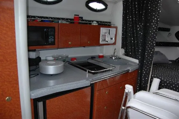 Slide: The Image of Wellcraft 330 Coastal (05 Repower) 2003 - 3