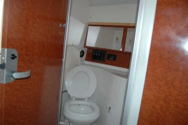 Slide: The Image of Wellcraft 330 Coastal (05 Repower) 2003 - 6