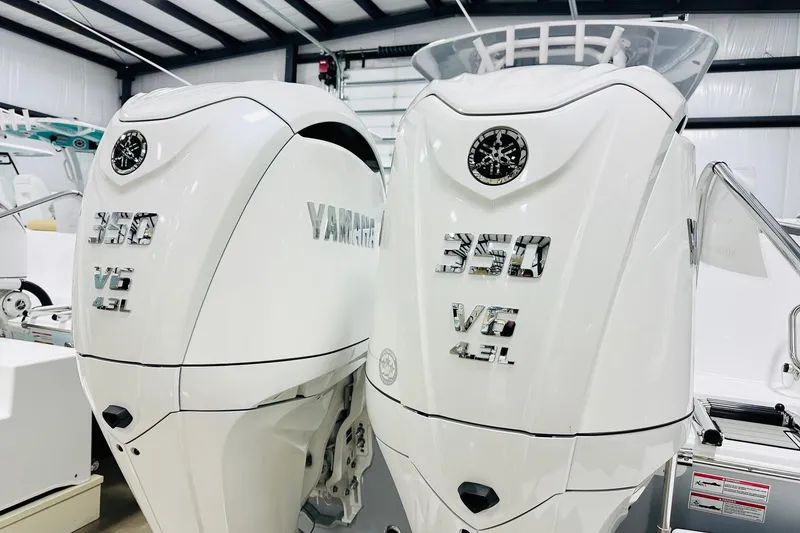 Slide: The Image of 2026 Sportsman Open 302 Center Console with twin Yamaha 350 V6 4.3L engines. - 18