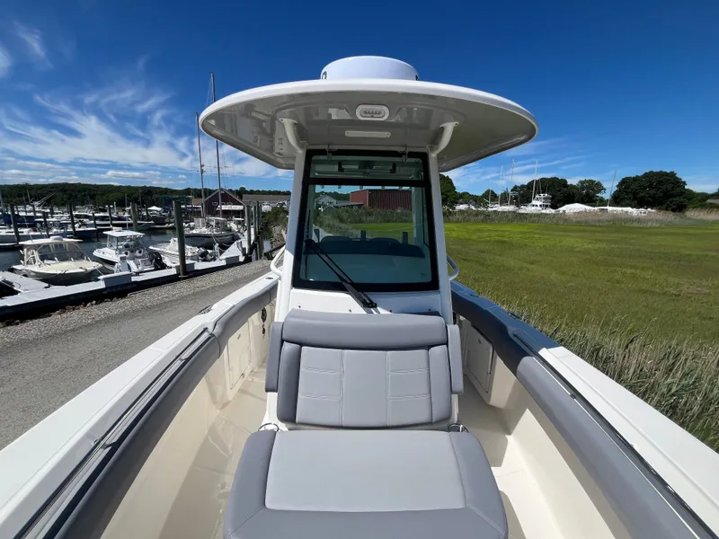 Slide: The Image of Boston Whaler 250 Outrage 2026 - 19
