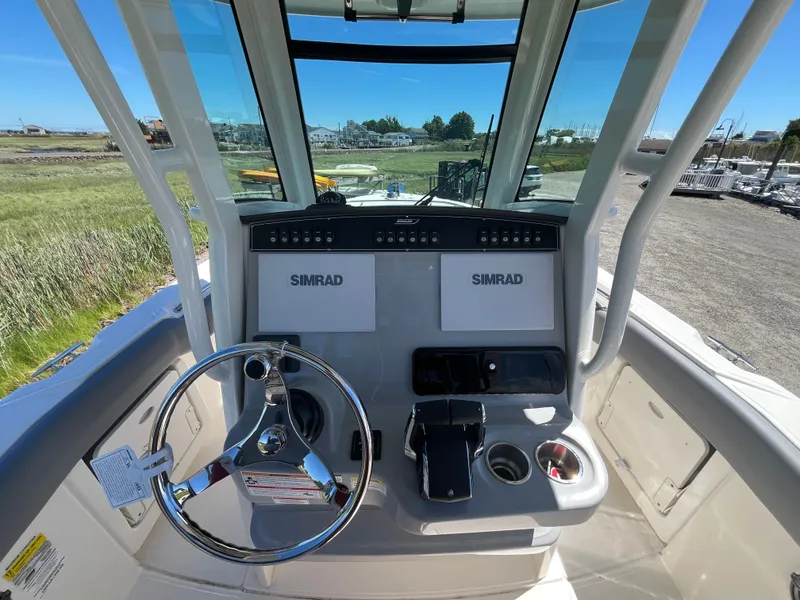Slide: The Image of Boston Whaler 250 Outrage 2026 - 9