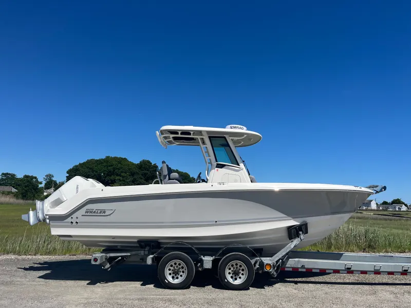 Slide: The Image of Boston Whaler 250 Outrage 2026 - 27