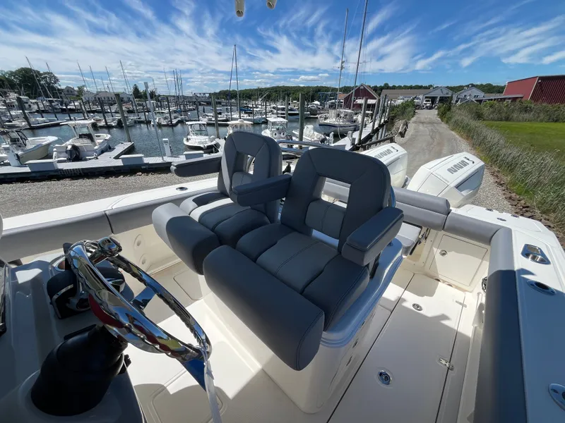Slide: The Image of Boston Whaler 250 Outrage 2026 - 7