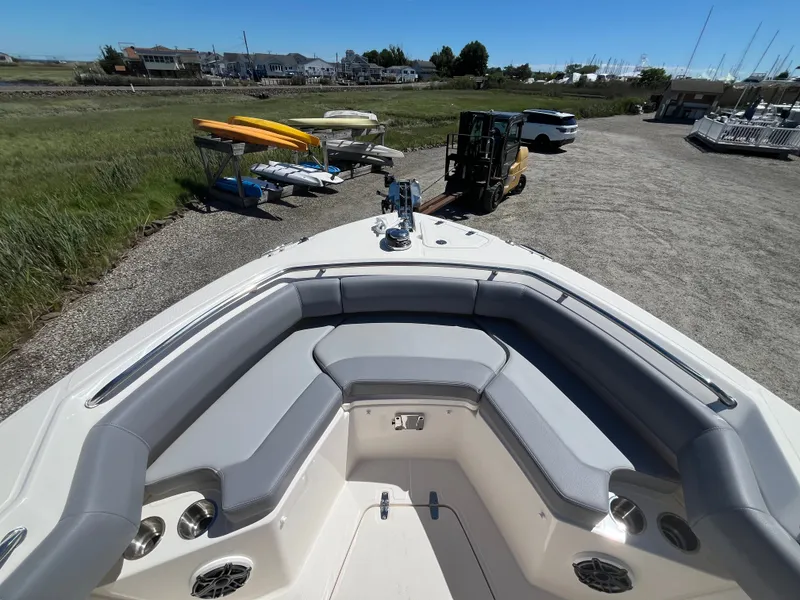 Slide: The Image of Boston Whaler 250 Outrage 2026 - 23