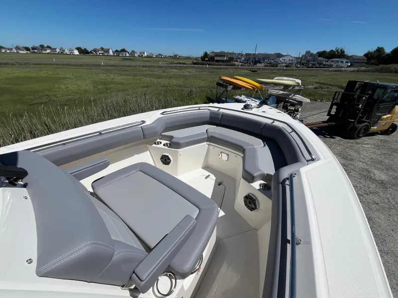 Slide: The Image of Boston Whaler 250 Outrage 2026 - 17