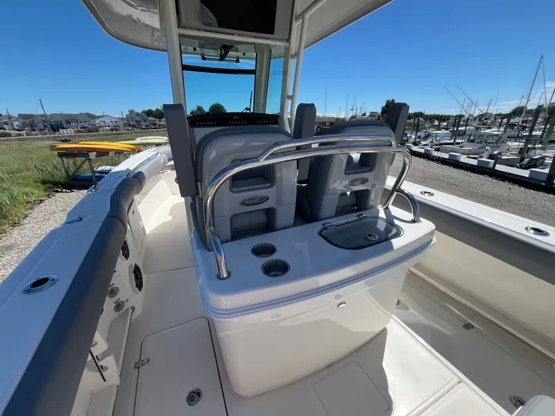 Slide: The Image of Boston Whaler 250 Outrage 2026 - 5