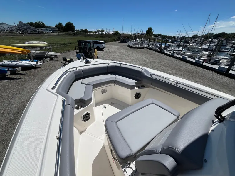 Slide: The Image of Boston Whaler 250 Outrage 2026 - 14