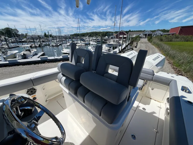 Slide: The Image of Boston Whaler 250 Outrage 2026 - 8