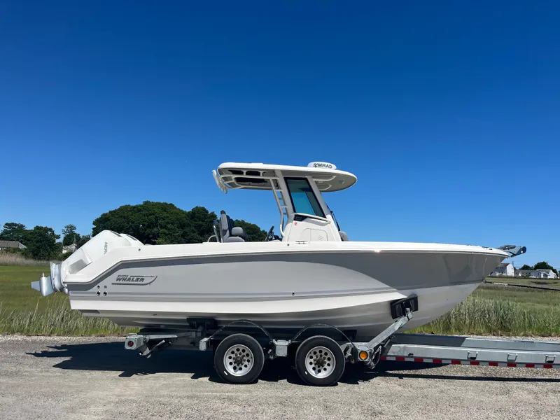 Slide: The Image of Boston Whaler 250 Outrage 2026 - 26