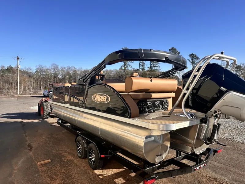 Slide: The Image of Aloha CLUB SERIES 260-300HP 2026 - 2