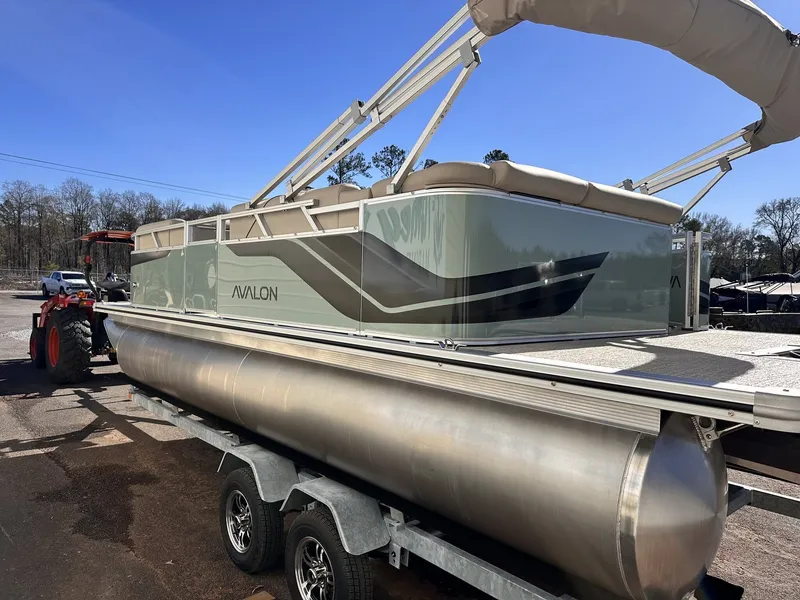 Slide: The Image of Avalon Venture 21 CRUISE-115HP 2026 - 3