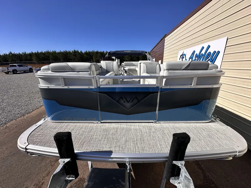 Slide: The Image of Avalon Venture 23 CRUISE REAR BENCH-140HP 2026 - 8