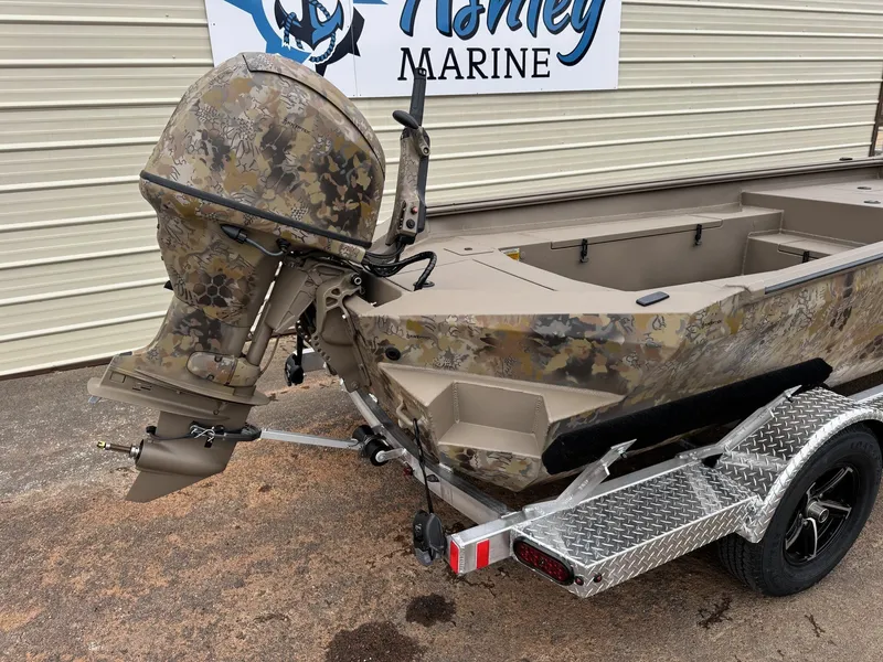 Slide: The Image of Thor Fish Hammer WITH LIVEWELL-YAMAHA 60 2026 - 6