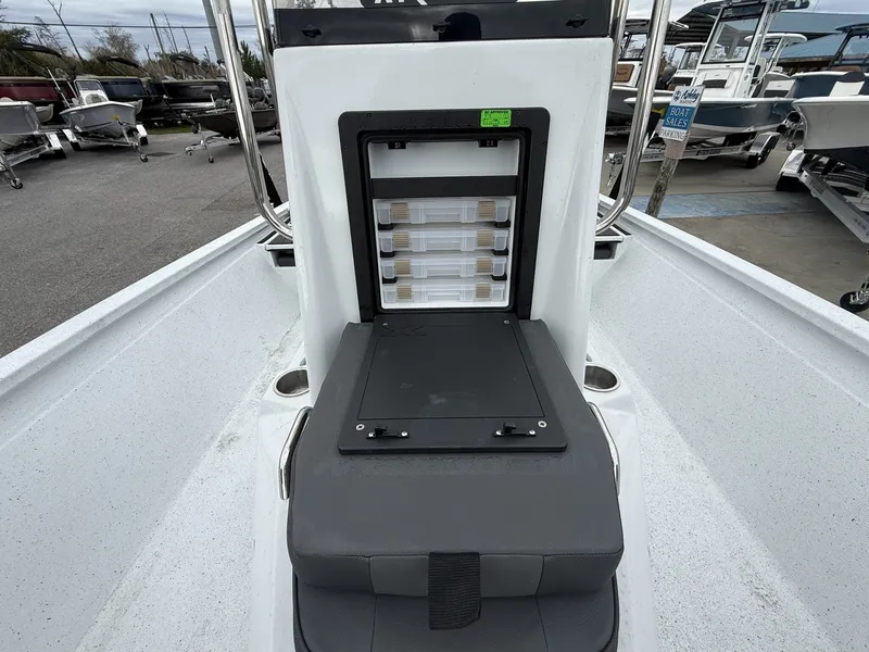 Slide: The Image of Xpress Xclusive R Series XR 21 BAY WITH FORWARD SEATING 2026 - 15