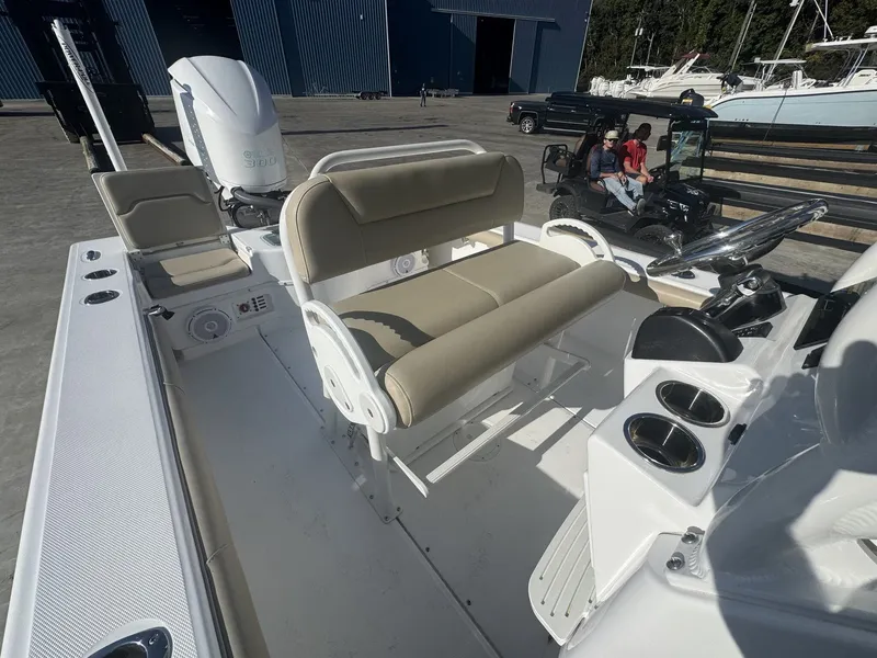 Slide: The Image of Everglades 243 CC with Tower 2020 - 13