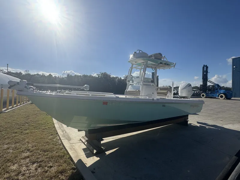 Slide: The Image of Everglades 243 CC with Tower 2020 - 2