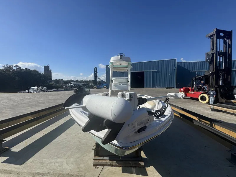 Slide: The Image of Everglades 243 CC with Tower 2020 - 3