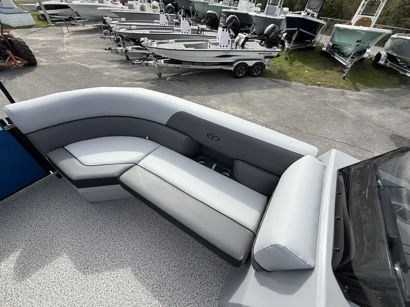 Slide: The Image of Veranda Vista View Series 20RC-BITOON-115HP 2026 - 11