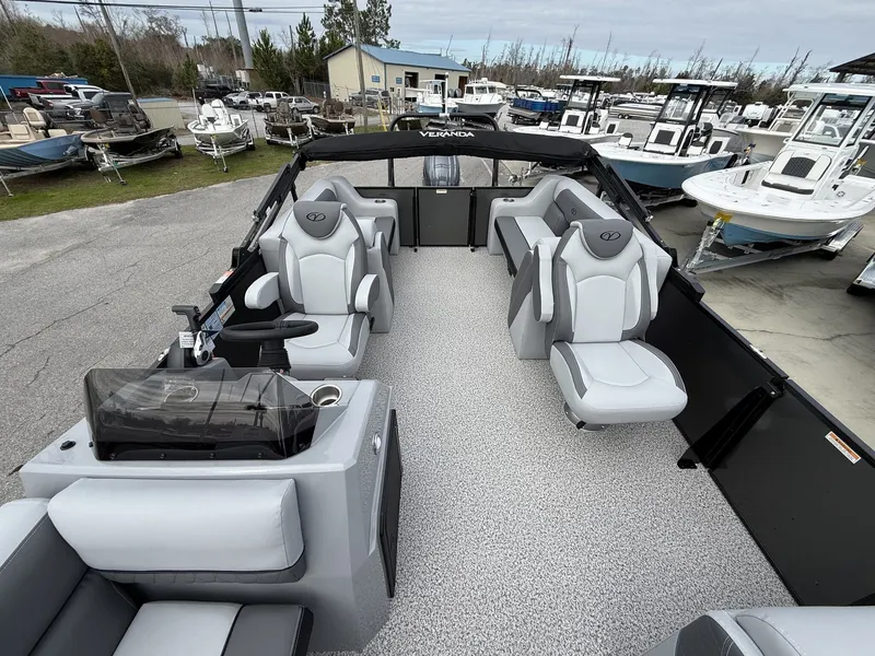 Slide: The Image of Veranda Vista View Series 22RC-TRITOON-150HP 2026 - 7