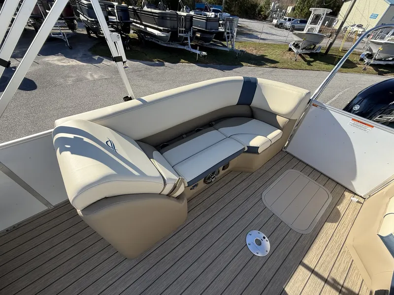 Slide: The Image of SunCatcher Select Series 322RC-YAMAHA VF175 SHO 2026 - 4