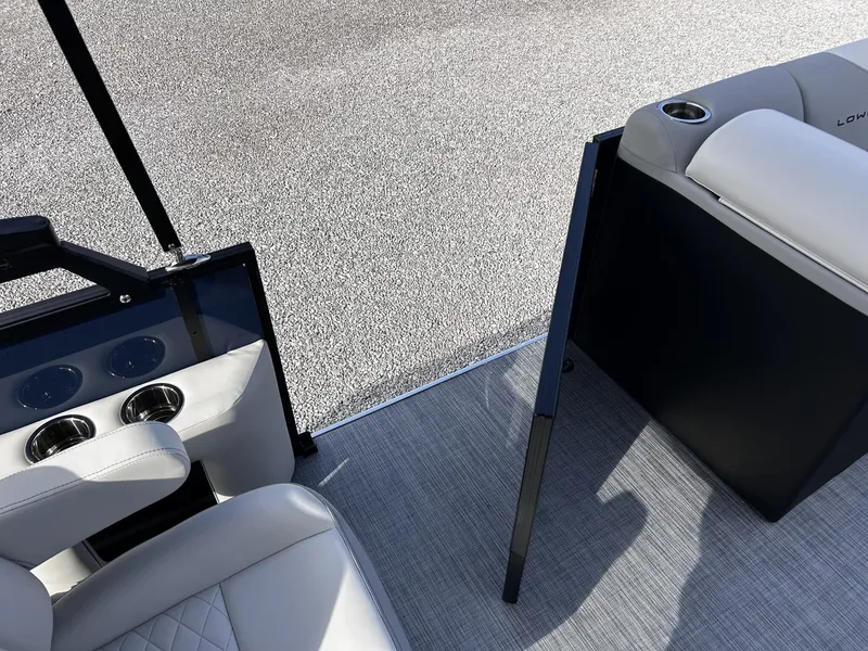 Slide: The Image of Lowe SS 210 2026 - 8