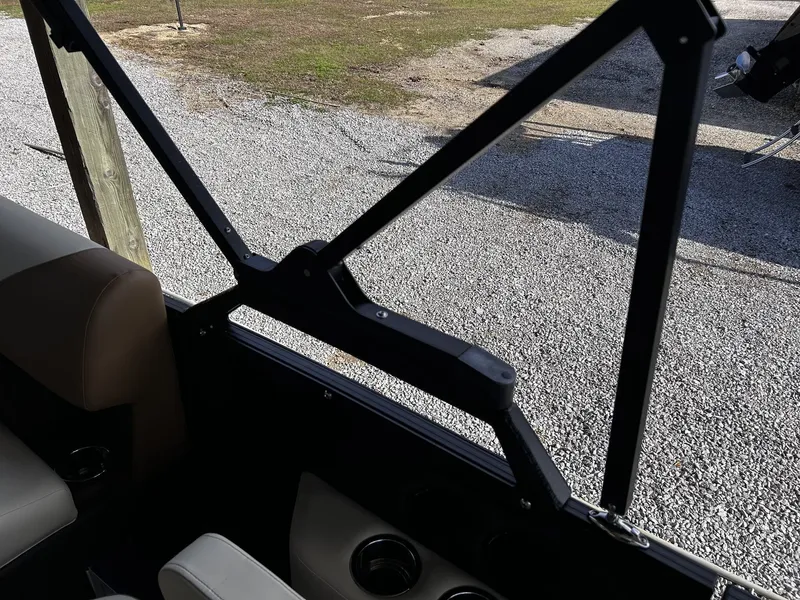 Slide: The Image of Lowe SS 210 2026 - 10