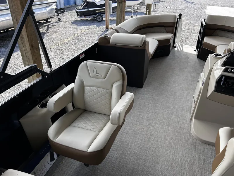 Slide: The Image of Lowe SS 210 2026 - 7