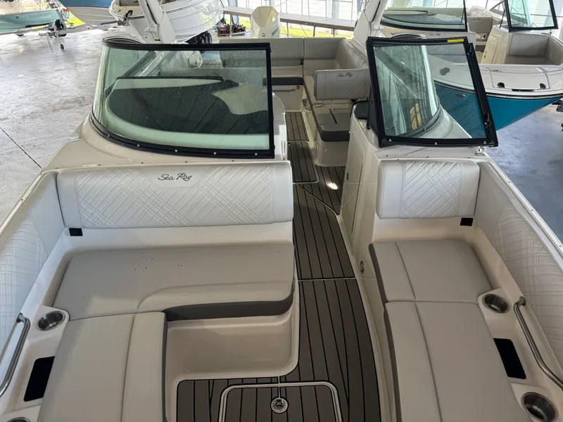 Slide: The Image of Sea Ray SDX 270 Outboard 2026 - 14