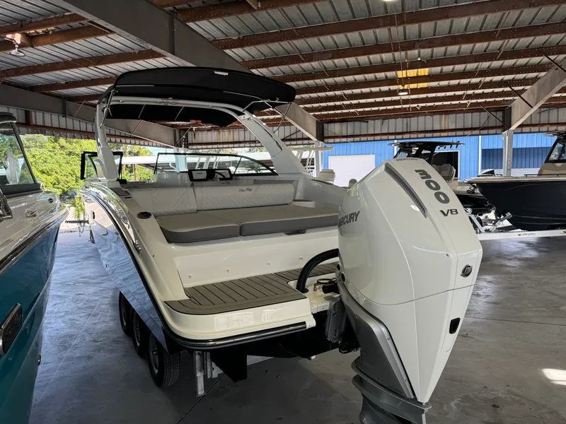 Slide: The Image of Sea Ray SDX 270 Outboard 2026 - 3