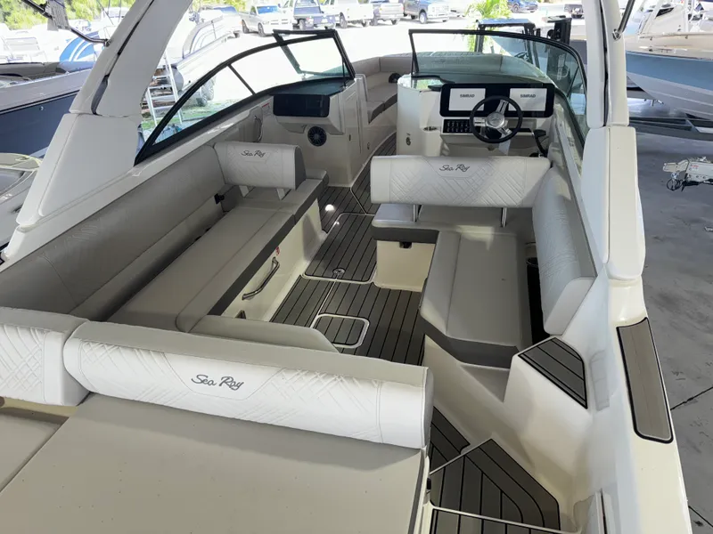 Slide: The Image of Sea Ray SDX 270 Outboard 2026 - 5