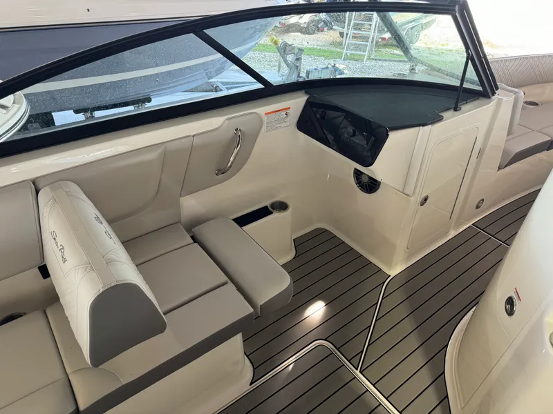 Slide: The Image of Sea Ray SDX 270 Outboard 2026 - 8