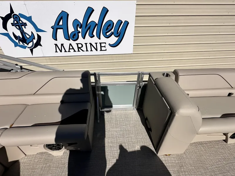 Slide: The Image of Avalon Venture 21 CRUISE-115HP 2026 - 9