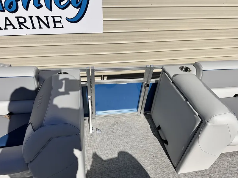 Slide: The Image of Avalon Venture 23 CRUISE REAR BENCH 2026 - 6