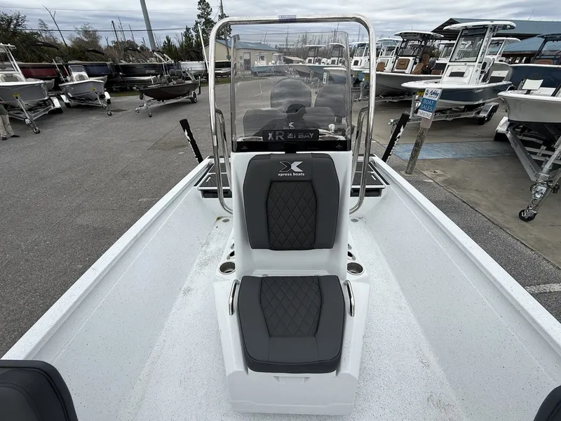 Slide: The Image of Xpress Xclusive R Series XR 21 BAY WITH FORWARD SEATING 2026 - 7