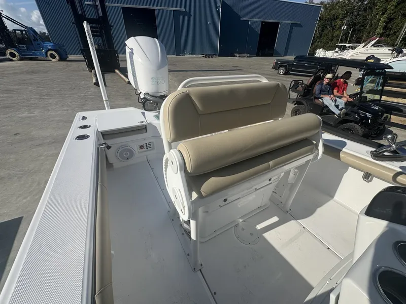 Slide: The Image of Everglades 243 CC with Tower 2020 - 12