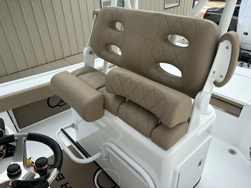 Slide: The Image of Blazer Bay 2700 Hybrid 2026 - 12