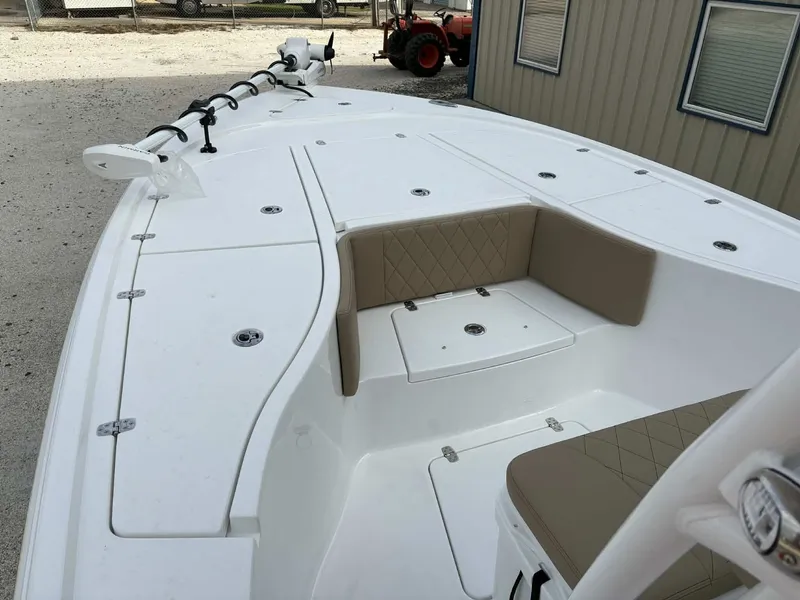 Slide: The Image of Blazer Bay 2700 Hybrid 2026 - 17