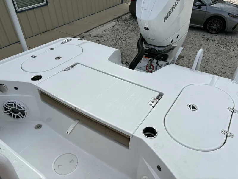 Slide: The Image of Blazer Bay 2700 Hybrid 2026 - 18