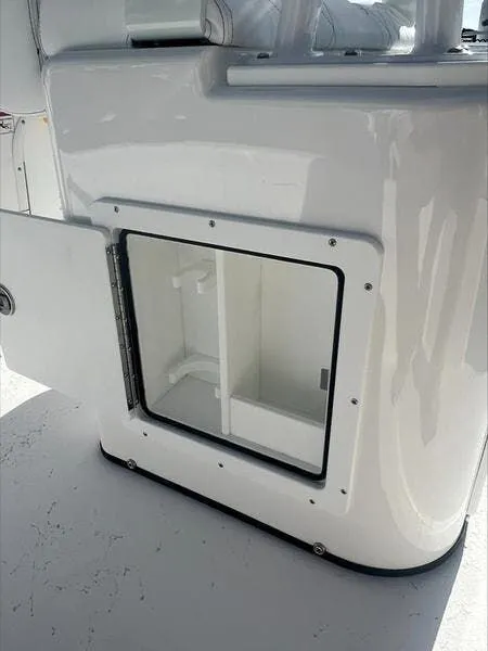 Slide: The Image of Blazer Bay 2400 2025 - 19