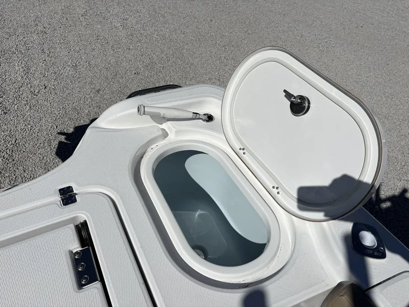 Slide: The Image of Blazer Bay Makaira 2600 2026 - 12