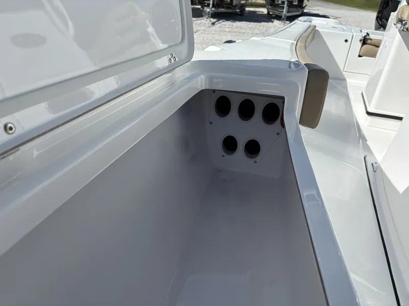 Slide: The Image of Blazer Bay Makaira 2600 2026 - 24