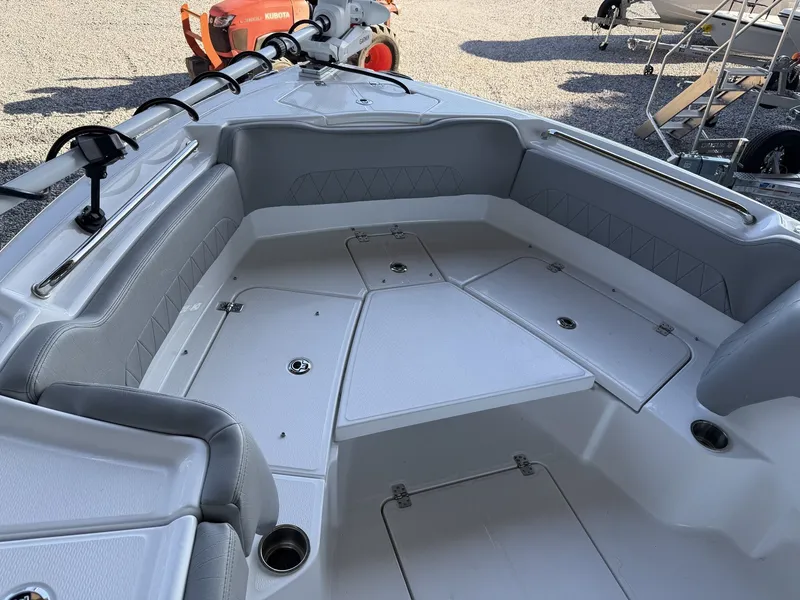 Slide: The Image of Blazer Bay Makaira 2800 2026 - 14