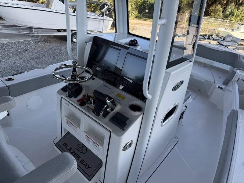 Slide: The Image of Blazer Bay Makaira 2800 2026 - 24