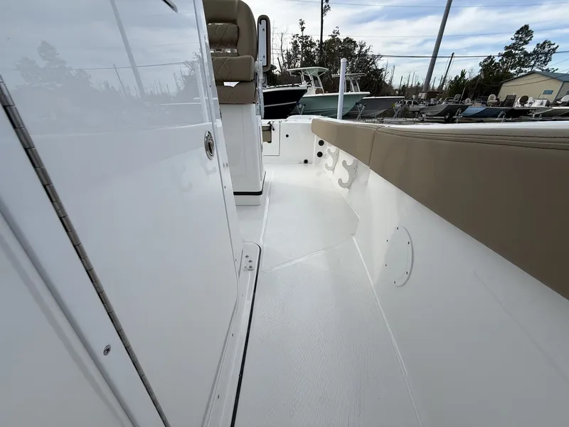 Slide: The Image of Blazer Bay Makaira 2600 2026 - 11