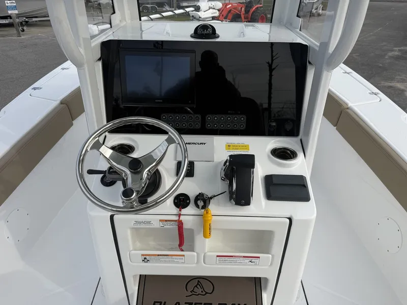 Slide: The Image of Blazer Bay Makaira 2600 2026 - 14