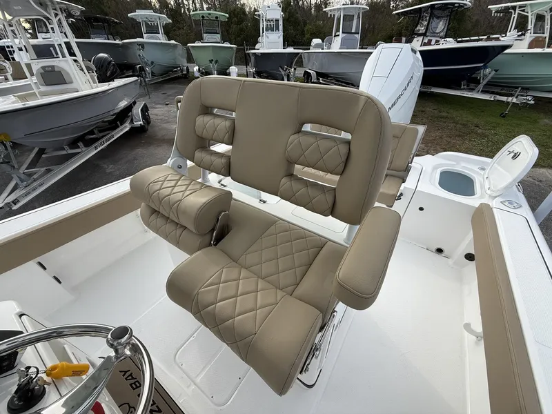 Slide: The Image of Blazer Bay Makaira 2600 2026 - 18