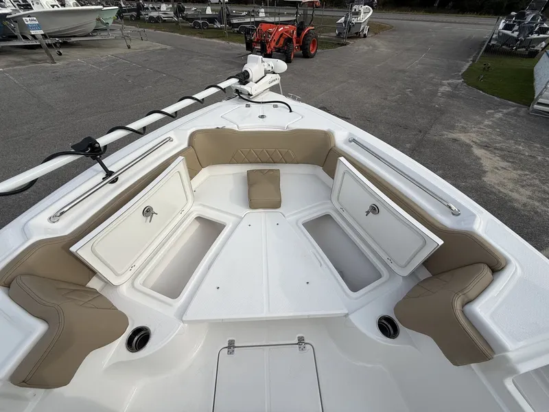 Slide: The Image of Blazer Bay Makaira 2600 2026 - 8