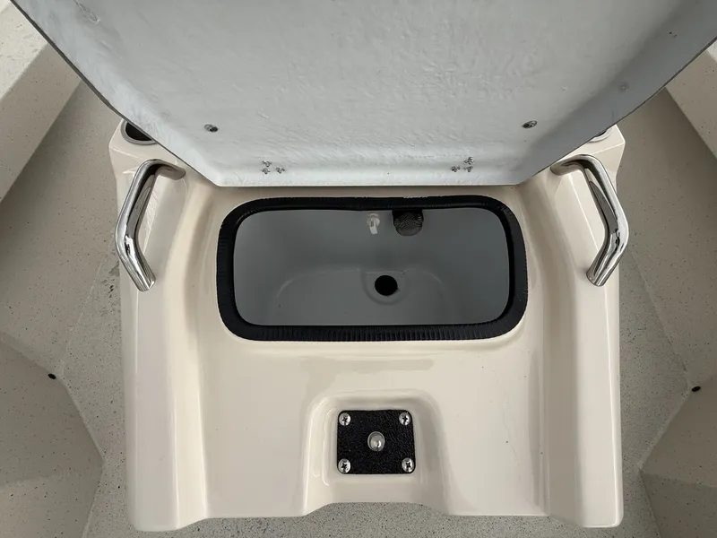 Slide: The Image of Xpress Hyper-Lift Bay Series H20 BAY W/ HYD STEERING 2026 - 8