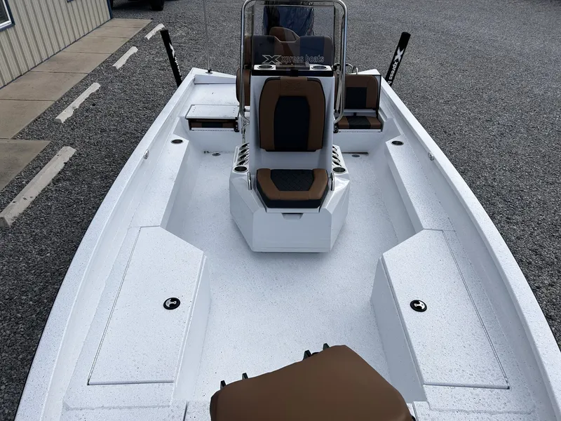 Slide: The Image of Xpress Hyper-Lift Series H22B-200HP 2026 - 11