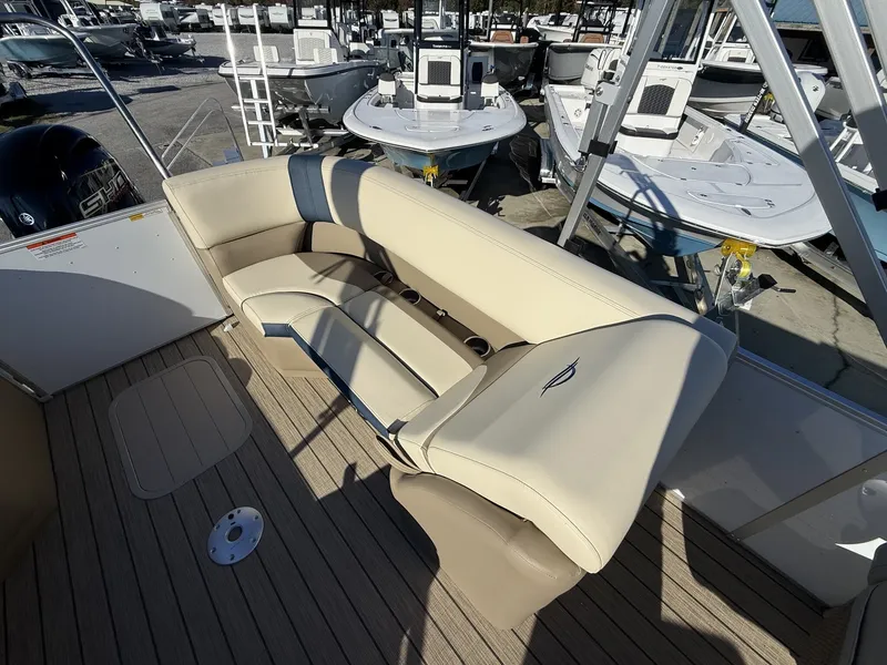 Slide: The Image of SunCatcher Select Series 322RC-YAMAHA VF175 SHO 2026 - 5